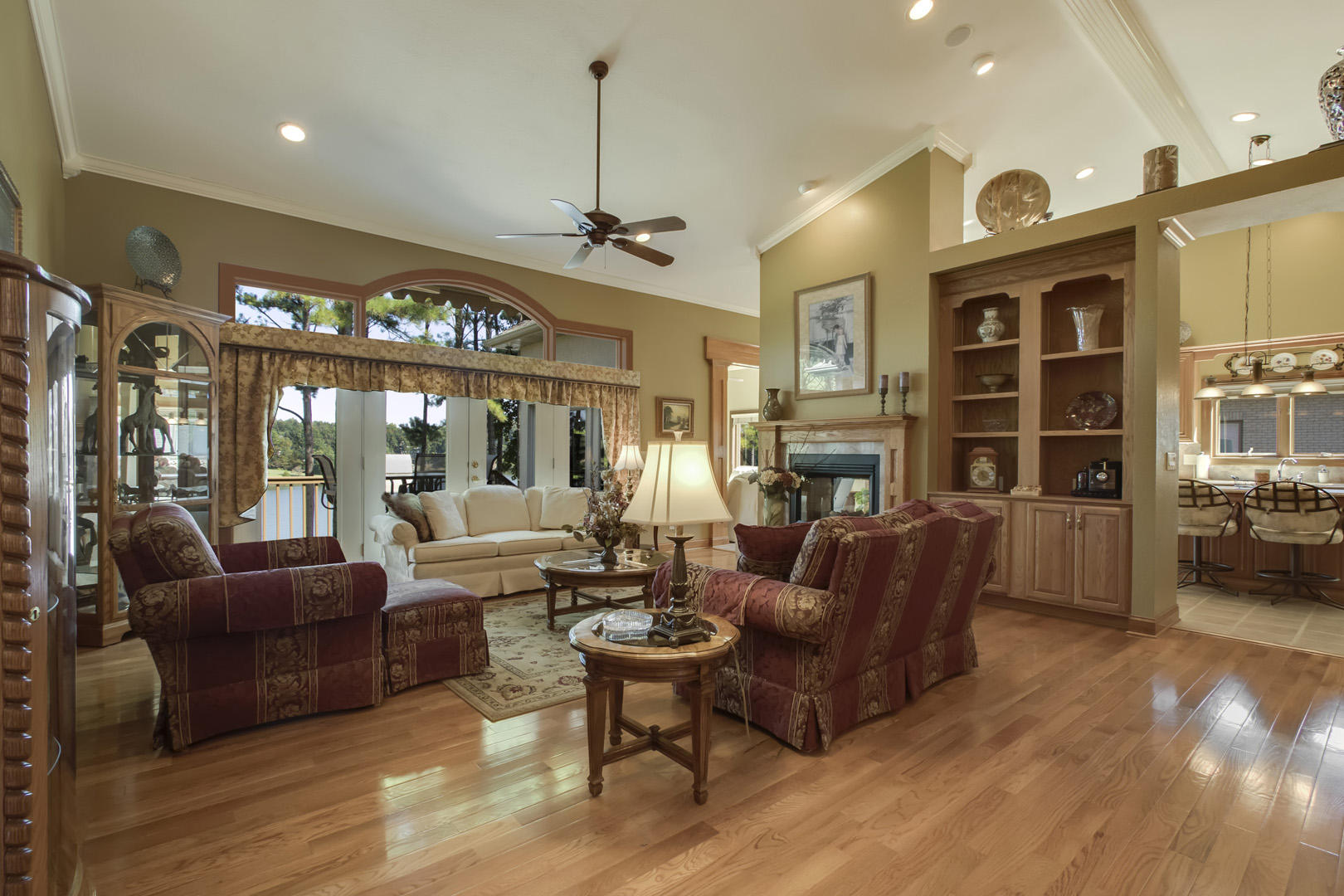 136 Inagehi Way Loudon, TN 37774 - Photo 3 of 40 03_InagehiWay_136_Living01