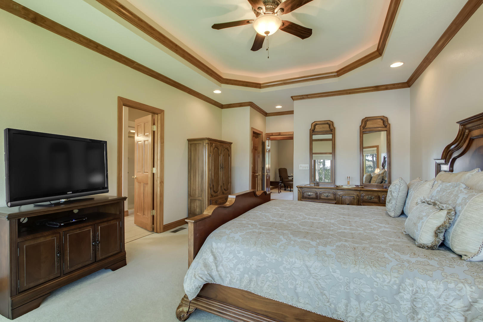136 Inagehi Way Loudon, TN 37774 - Photo 22 of 40 22_InagehiWay_136_MasterBedroom02