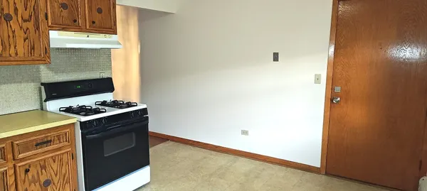 $1,600 | 2412 North 76th Avenue, Unit 3W, Elmwood Park, IL 60707