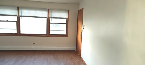$1,600 | 2412 North 76th Avenue, Unit 3W, Elmwood Park, IL 60707