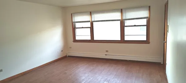 $1,600 | 2412 North 76th Avenue, Unit 3W, Elmwood Park, IL 60707