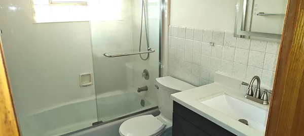 $1,600 | 2412 North 76th Avenue, Unit 3W, Elmwood Park, IL 60707