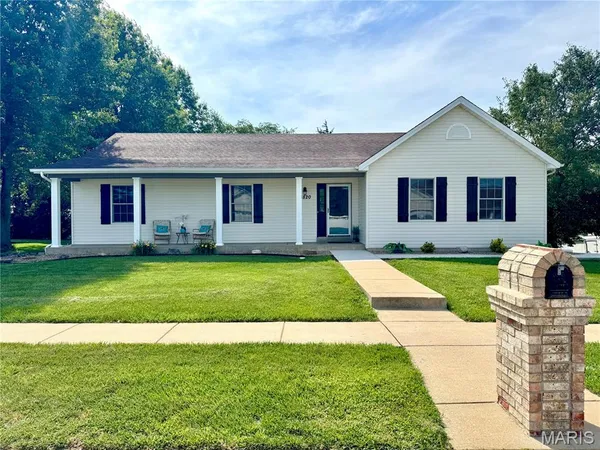 $379,900 | 3820 Bedford Pointe Drive, Wentzville, MO 63385