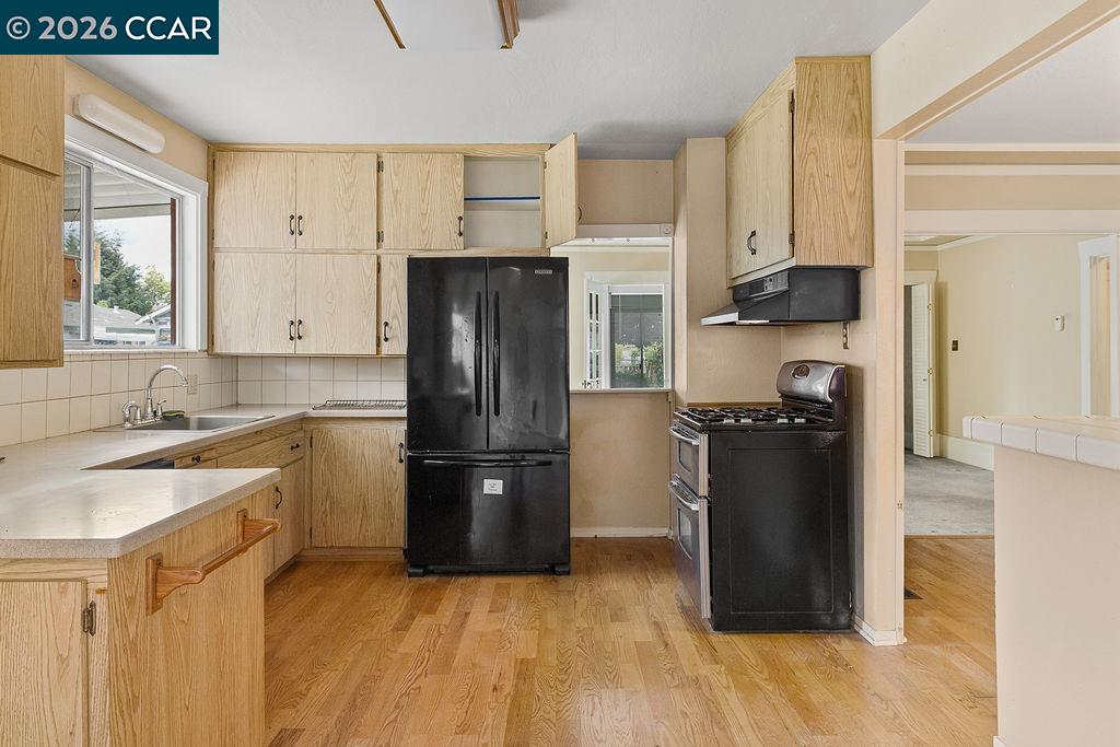 710 Grove Way Hayward, CA 94541 - Photo 5 of 55