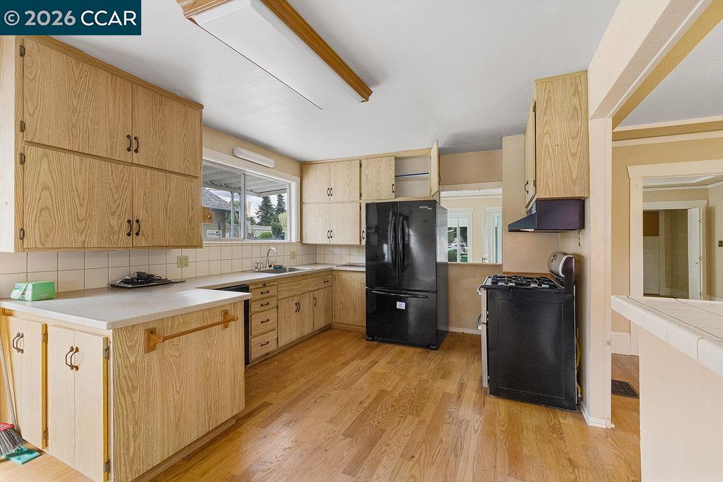 710 Grove Way Hayward, CA 94541 - Photo 7 of 55