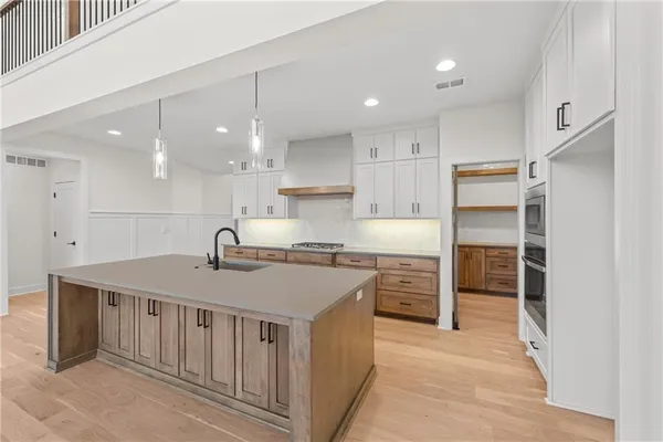 $961,000 | 16932 Parkhill Street, Overland Park, KS 66221