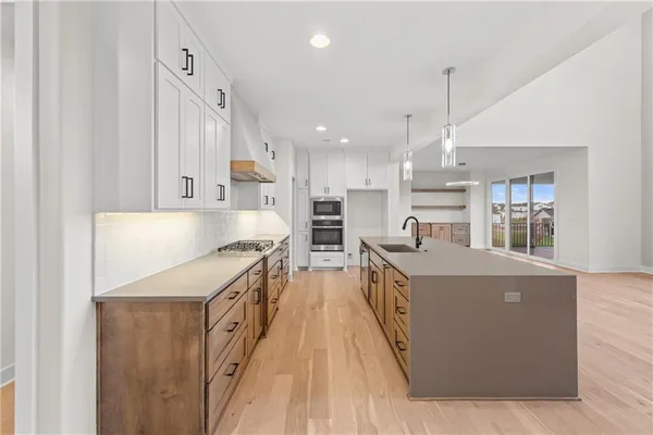 $961,000 | 16932 Parkhill Street, Overland Park, KS 66221