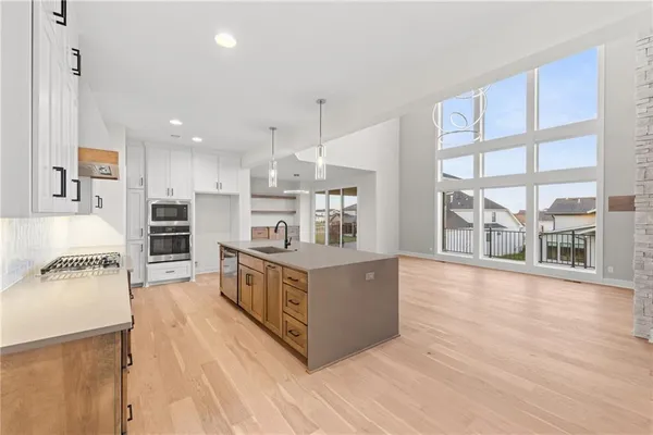 $961,000 | 16932 Parkhill Street, Overland Park, KS 66221