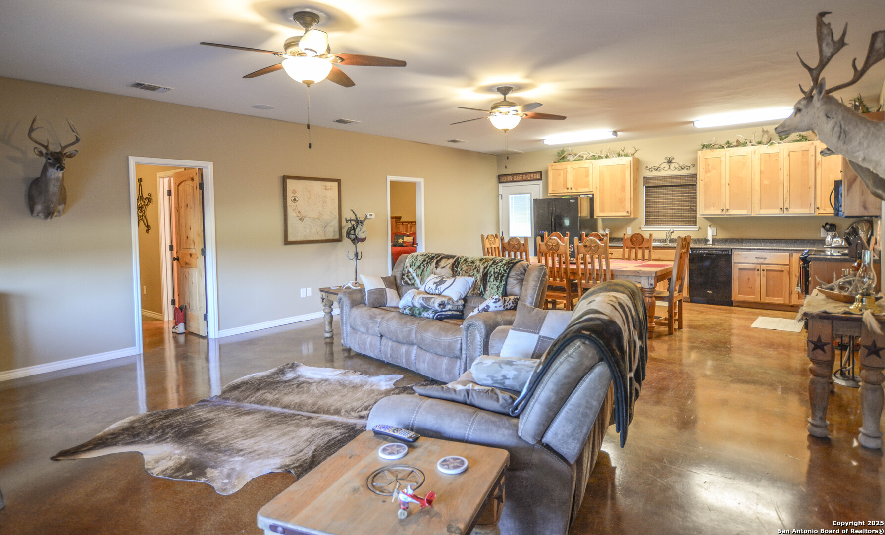 13105 Interstate 10 Service Road Junction, TX 76849 - Photo 33 of 82 a living room with furniture and a chandelier