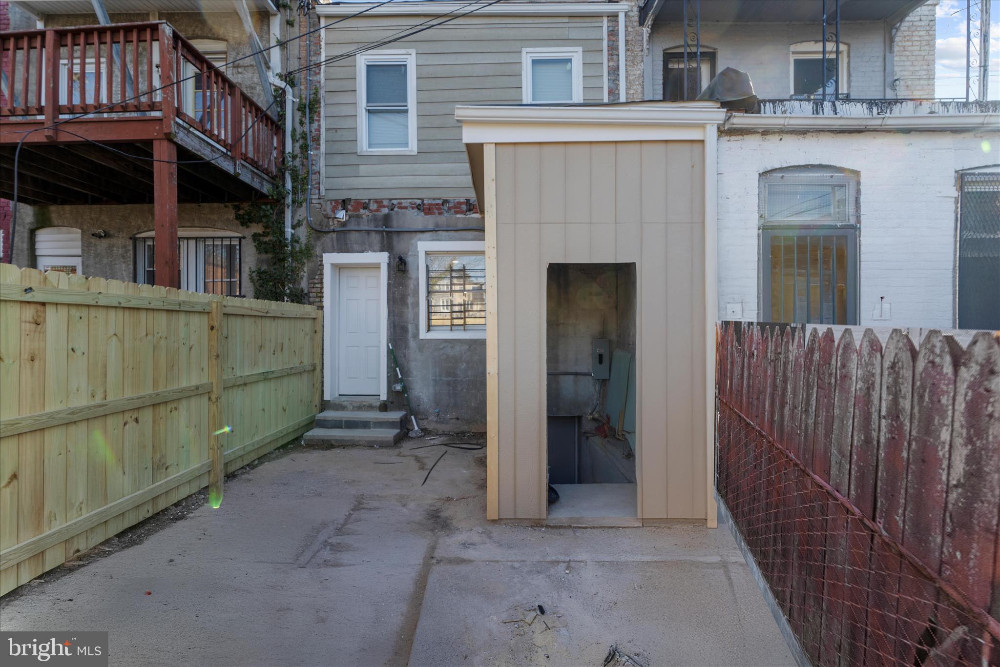 1402 North Montford Avenue Baltimore, MD 21213 - Photo 38 of 40 a view of a house with a small backyard