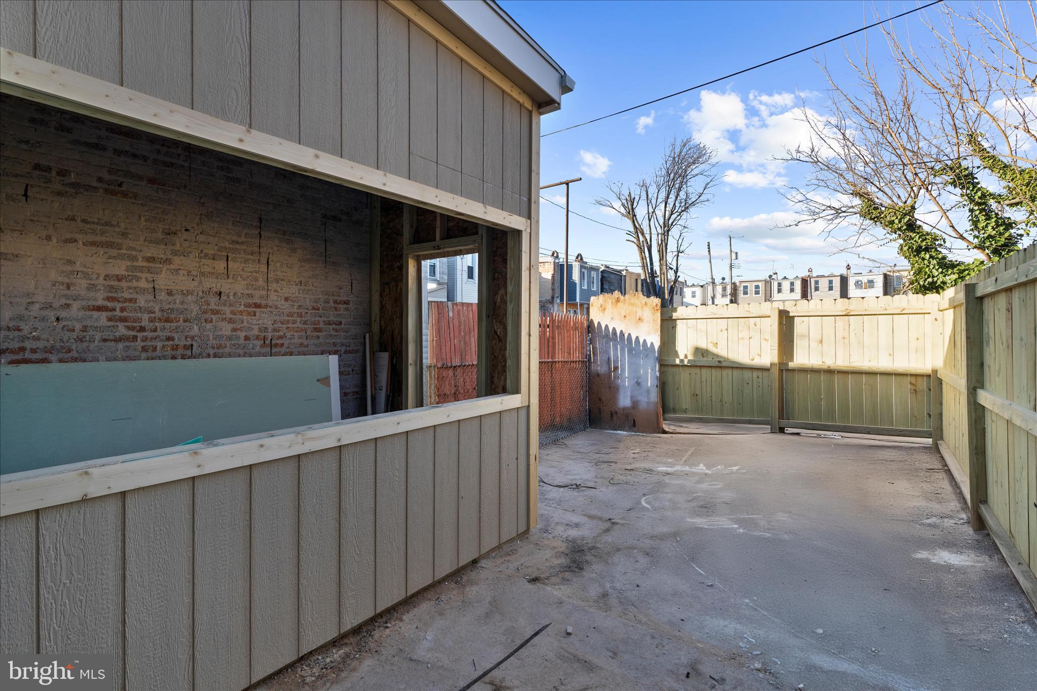 1402 North Montford Avenue Baltimore, MD 21213 - Photo 39 of 40 a view of a porch