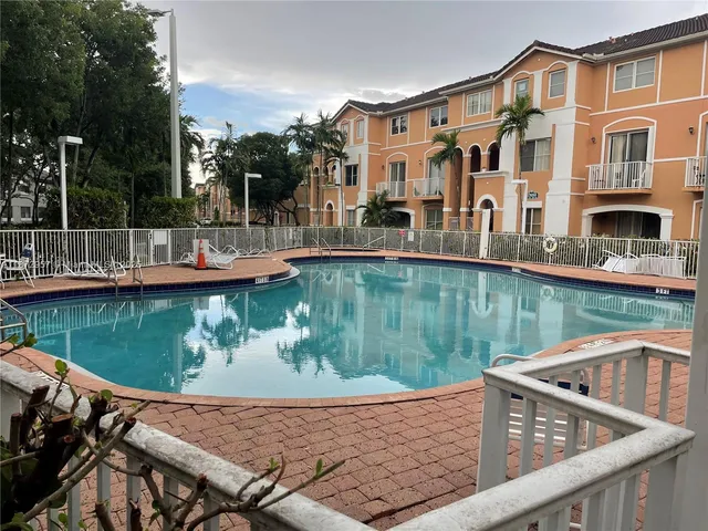 $2,350 | 7130 Northwest 177th Street, Unit 2108, Hialeah, FL 33015
