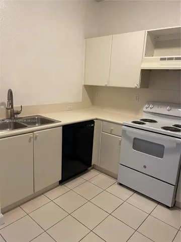 $2,350 | 7130 Northwest 177th Street, Unit 2108, Hialeah, FL 33015