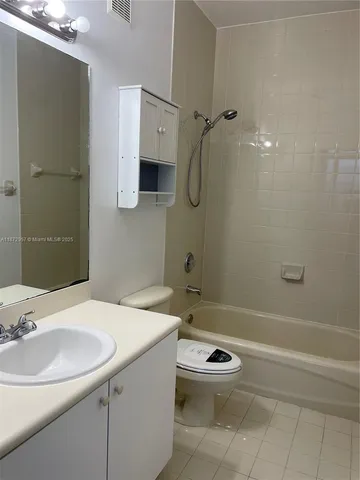 $2,350 | 7130 Northwest 177th Street, Unit 2108, Hialeah, FL 33015