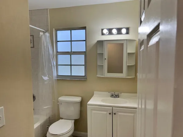 $3,400 | 412 Southwest 10th Court, Deerfield Beach, FL 33441