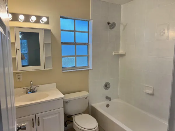 $3,400 | 412 Southwest 10th Court, Deerfield Beach, FL 33441