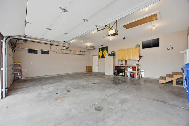 $499,000 | 6965 24th Street South, Fargo, ND 58104