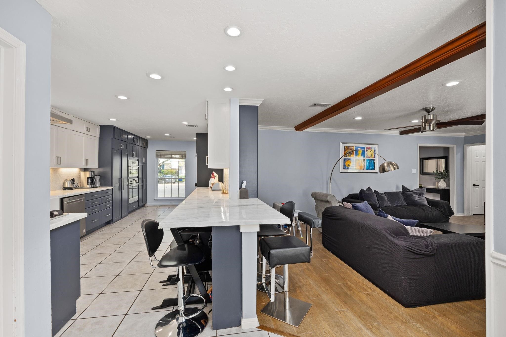 827 Thicket Lane Houston, TX 77079 - Photo 16 of 31 a living room with furniture and kitchen view