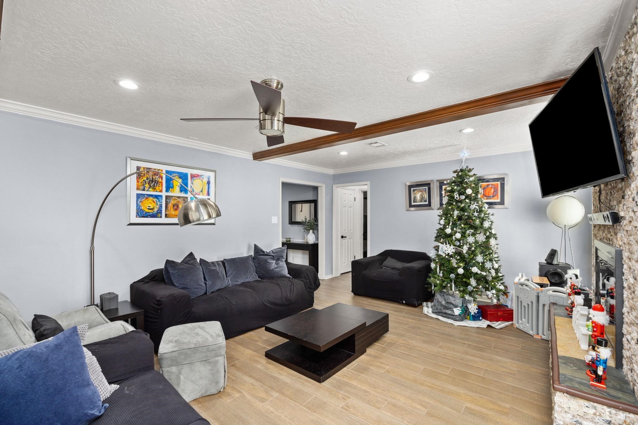 827 Thicket Lane Houston, TX 77079 - Photo 8 of 31 a living room with furniture and a flat screen tv