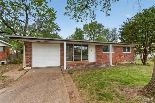 $159,900 | 10412 Hallwood Drive, St. Louis, MO 63136