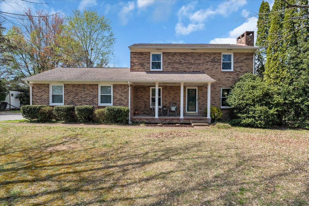 203 12 Oaks Road Tullahoma, TN 37388 - Photo 3 of 45 a front view of a house with a garden
