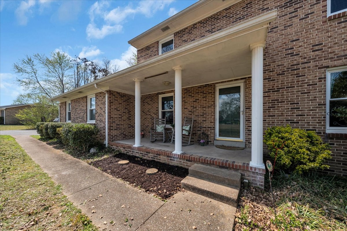 203 12 Oaks Road Tullahoma, TN 37388 - Photo 4 of 45 a front view of a house with garden