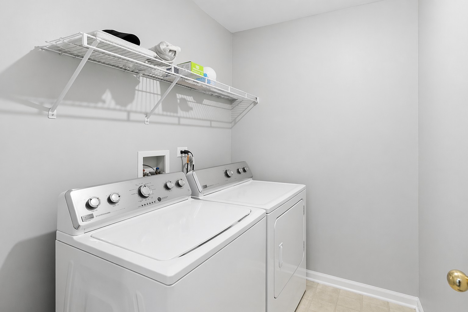 2075 Ivy Ridge Drive Hoffman Estates, IL 60192 - Photo 17 of 20 a utility room with dryer and washer