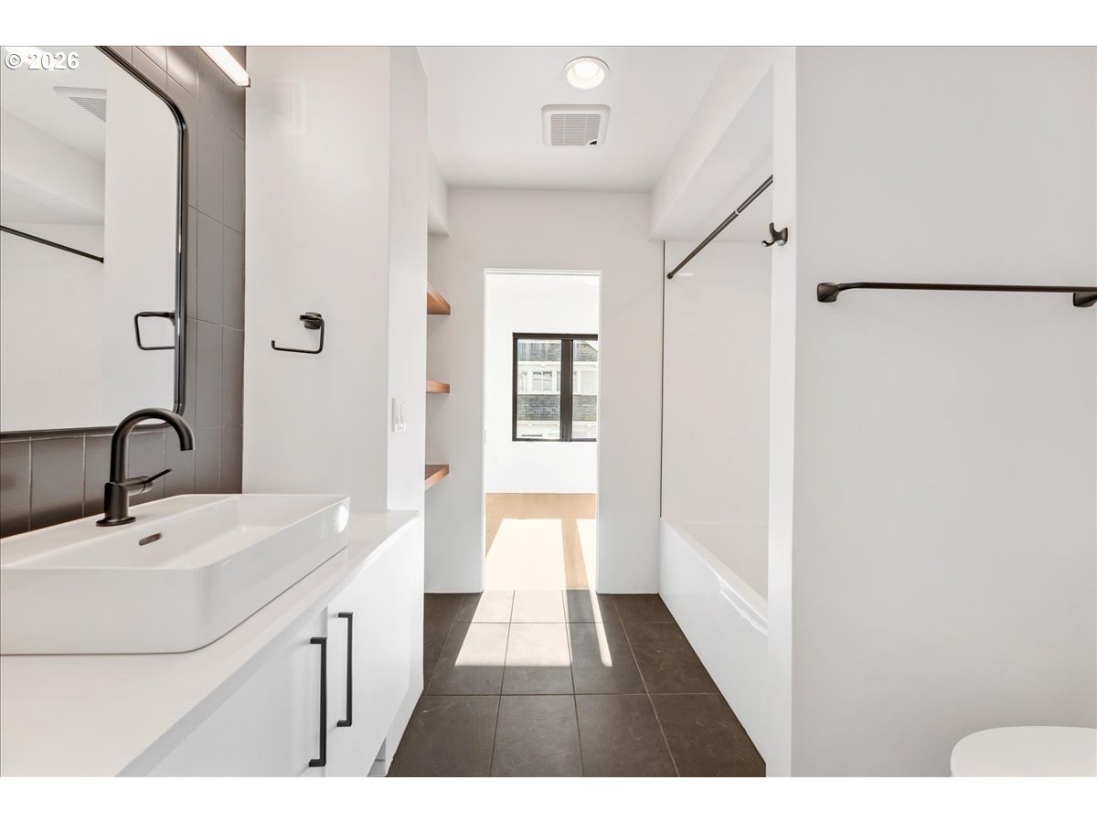 2268 Southeast Division Street Portland, OR 97202 - Photo 19 of 48