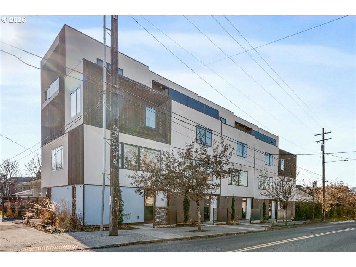 2268 Southeast Division Street Portland, OR 97202 - Photo 2 of 48