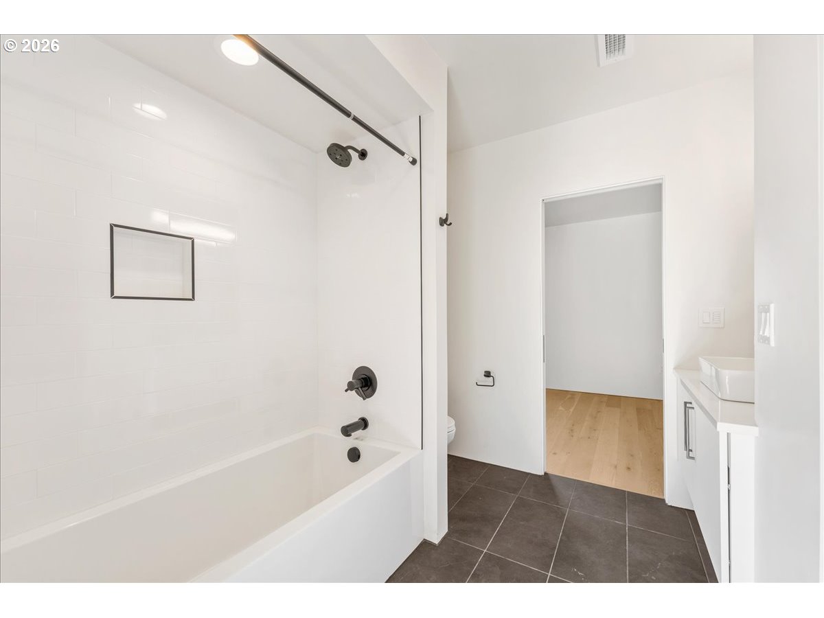 2268 Southeast Division Street Portland, OR 97202 - Photo 22 of 48