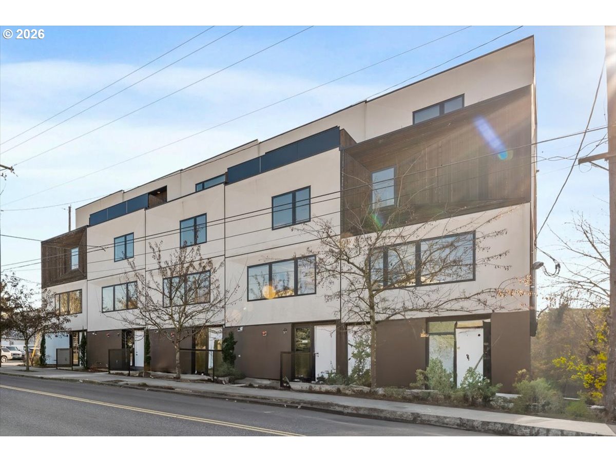 2268 Southeast Division Street Portland, OR 97202 - Photo 3 of 48