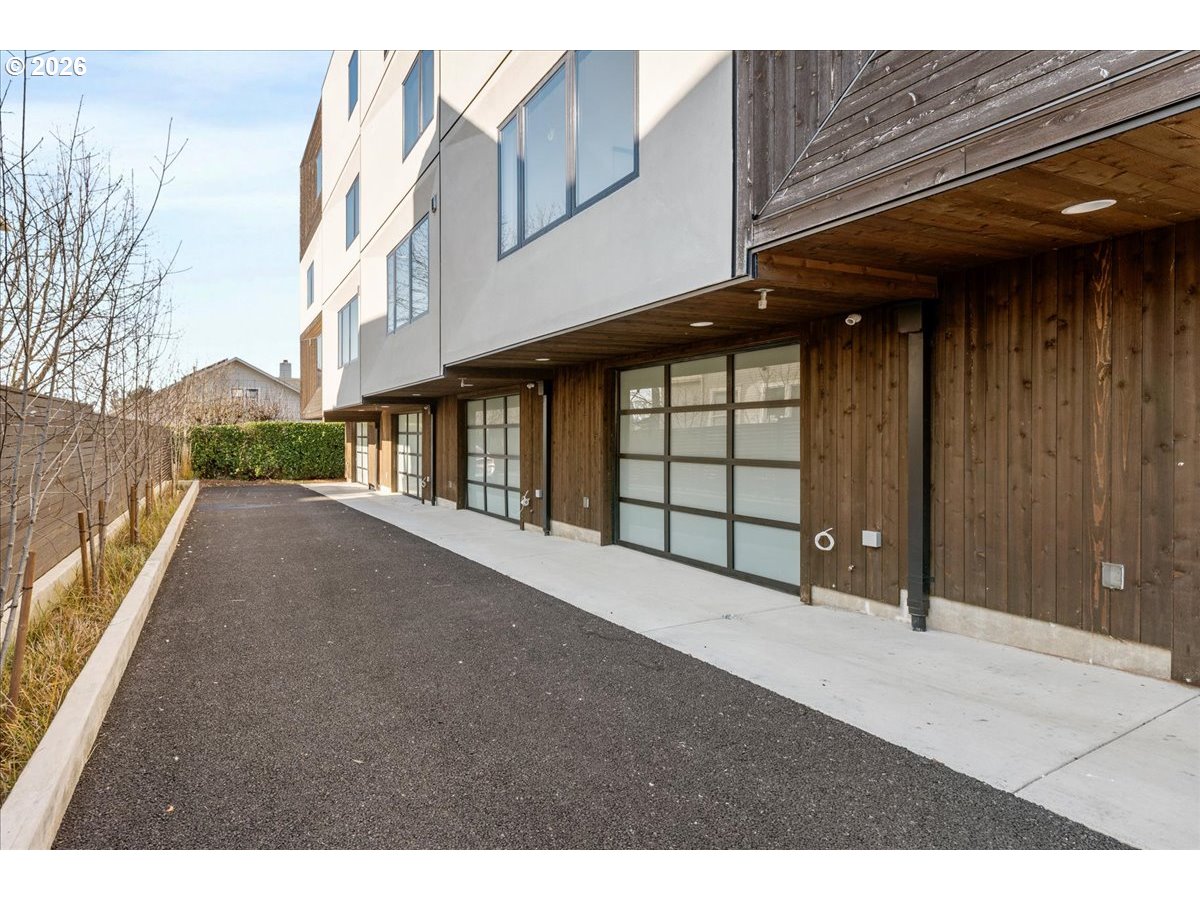 2268 Southeast Division Street Portland, OR 97202 - Photo 6 of 48