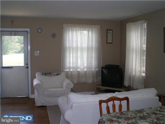 12 North Malin Road Broomall, PA 19008 - Photo 8 of 12 Living Room