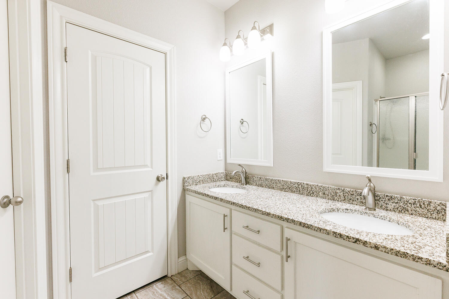7605 86th Street Lubbock, TX 79424 - Photo 26 of 49 Primary Bathroom