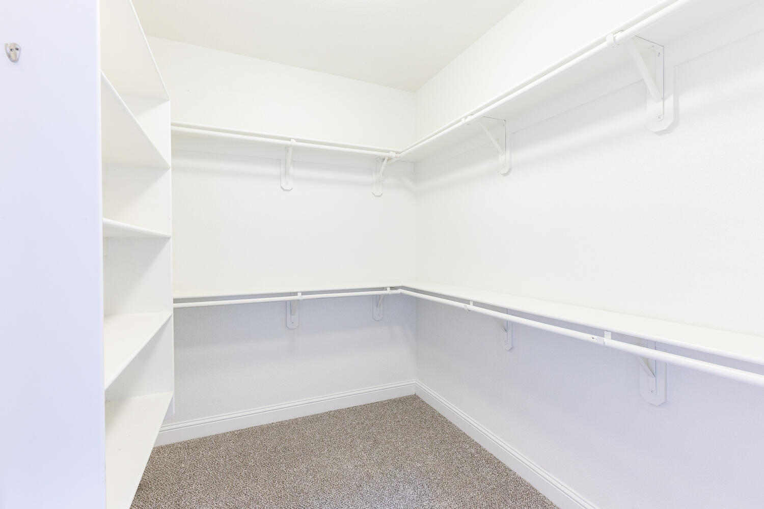 7605 86th Street Lubbock, TX 79424 - Photo 28 of 49 Primary Closet