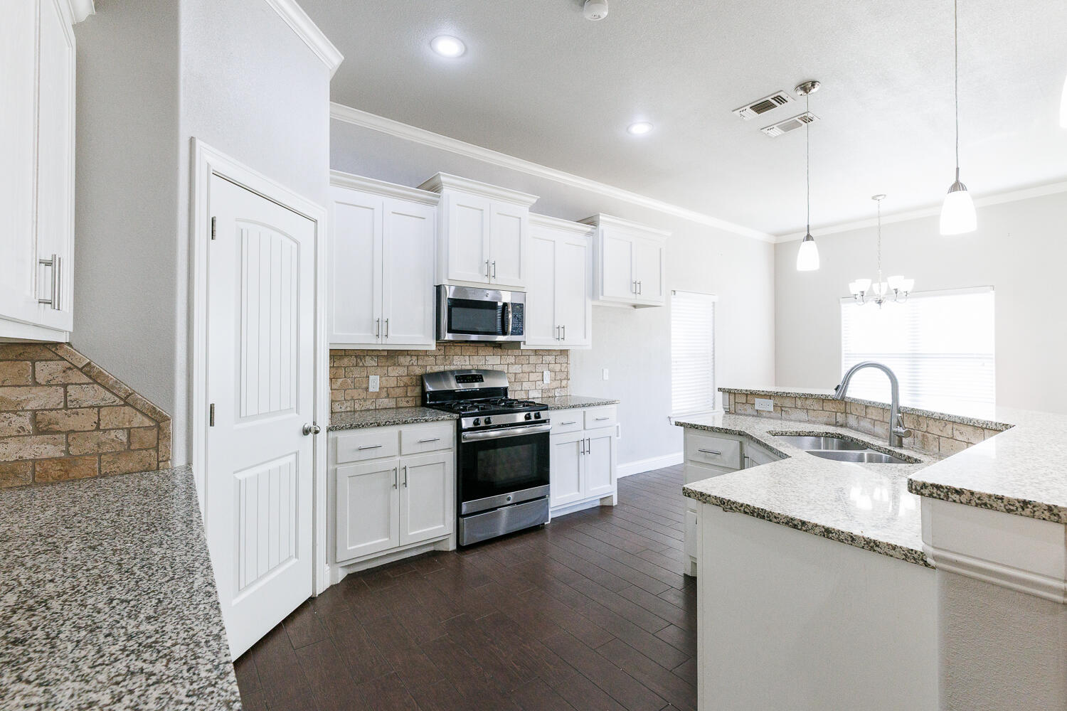 7605 86th Street Lubbock, TX 79424 - Photo 10 of 49 Kitchen