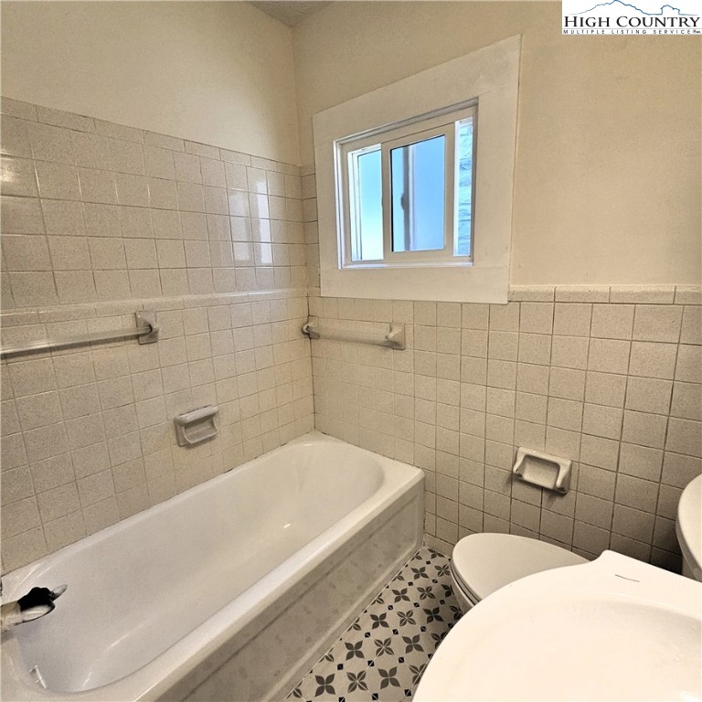 254 Green Street Boone, NC 28607 - Photo 30 of 48 a bathroom with a toilet a sink and bathtub