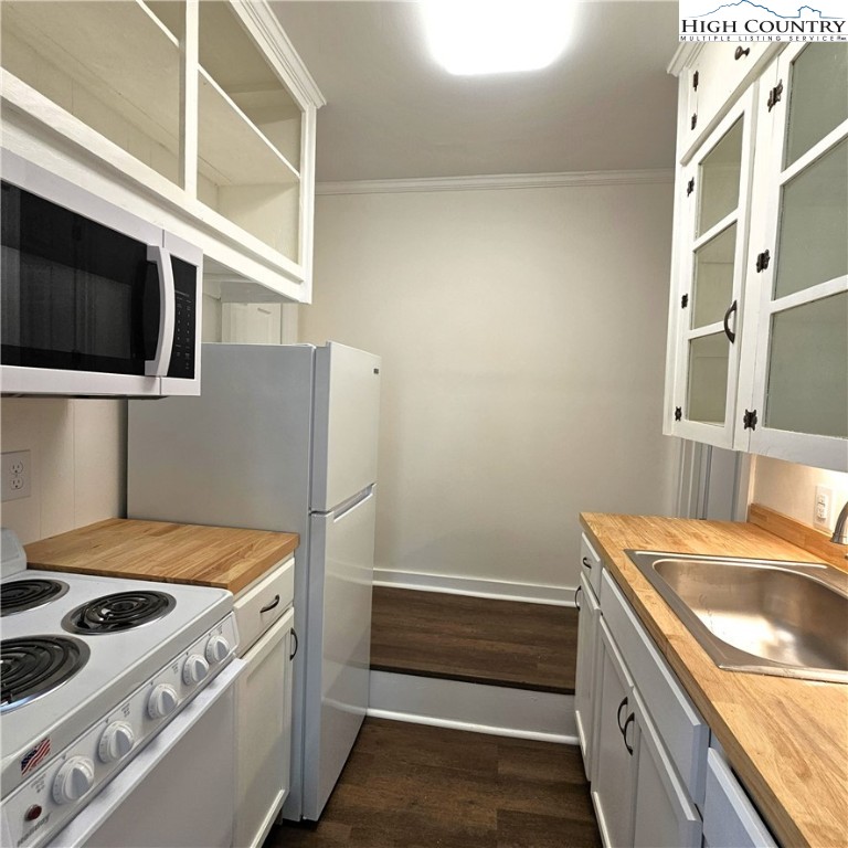 254 Green Street Boone, NC 28607 - Photo 44 of 48 a utility room with dryer and washer