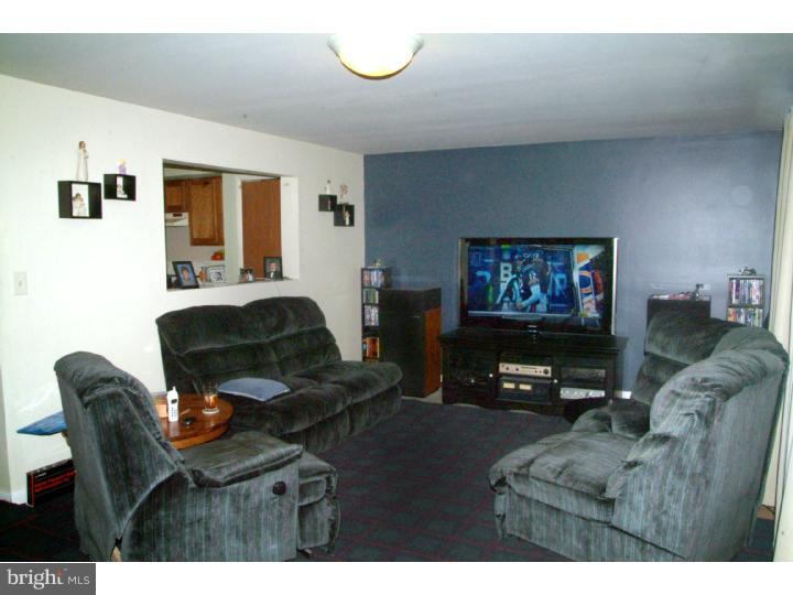 345 Almonesson Road Blackwood, NJ 08012 - Photo 5 of 15 Living Room