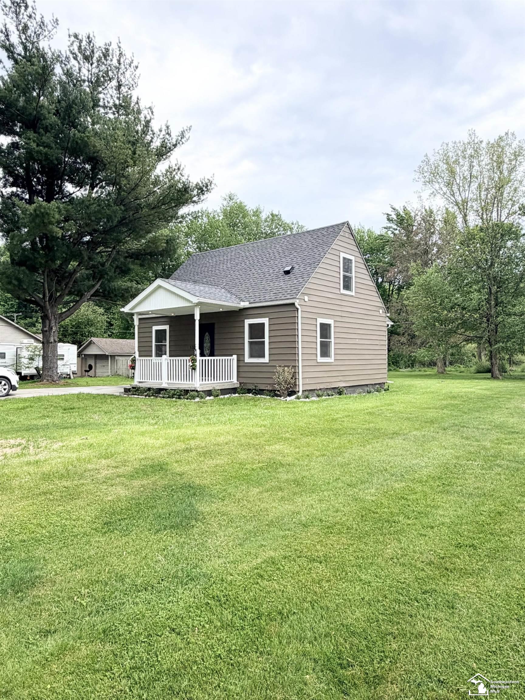 533 Center Street Carleton, MI 48117 - Photo 3 of 20