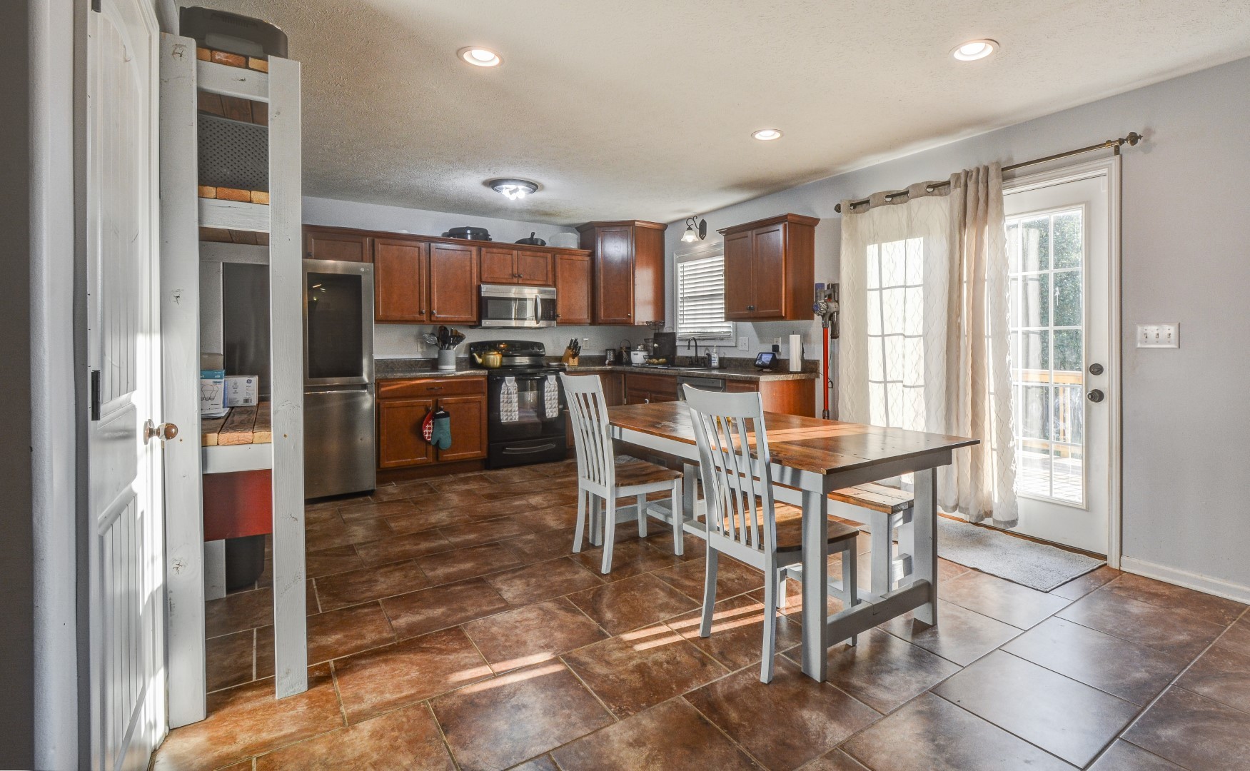 1960 Patton Road Clarksville, TN 37042 - Photo 11 of 43 Gallery Image 11
