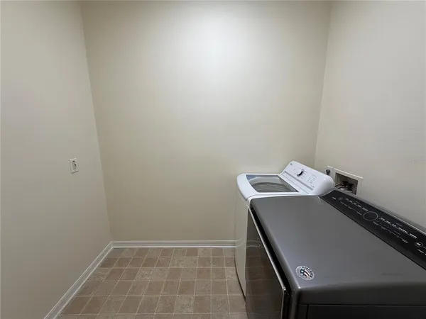 $3,200 | 8132 Brinegar Circle, Tampa, FL 33647