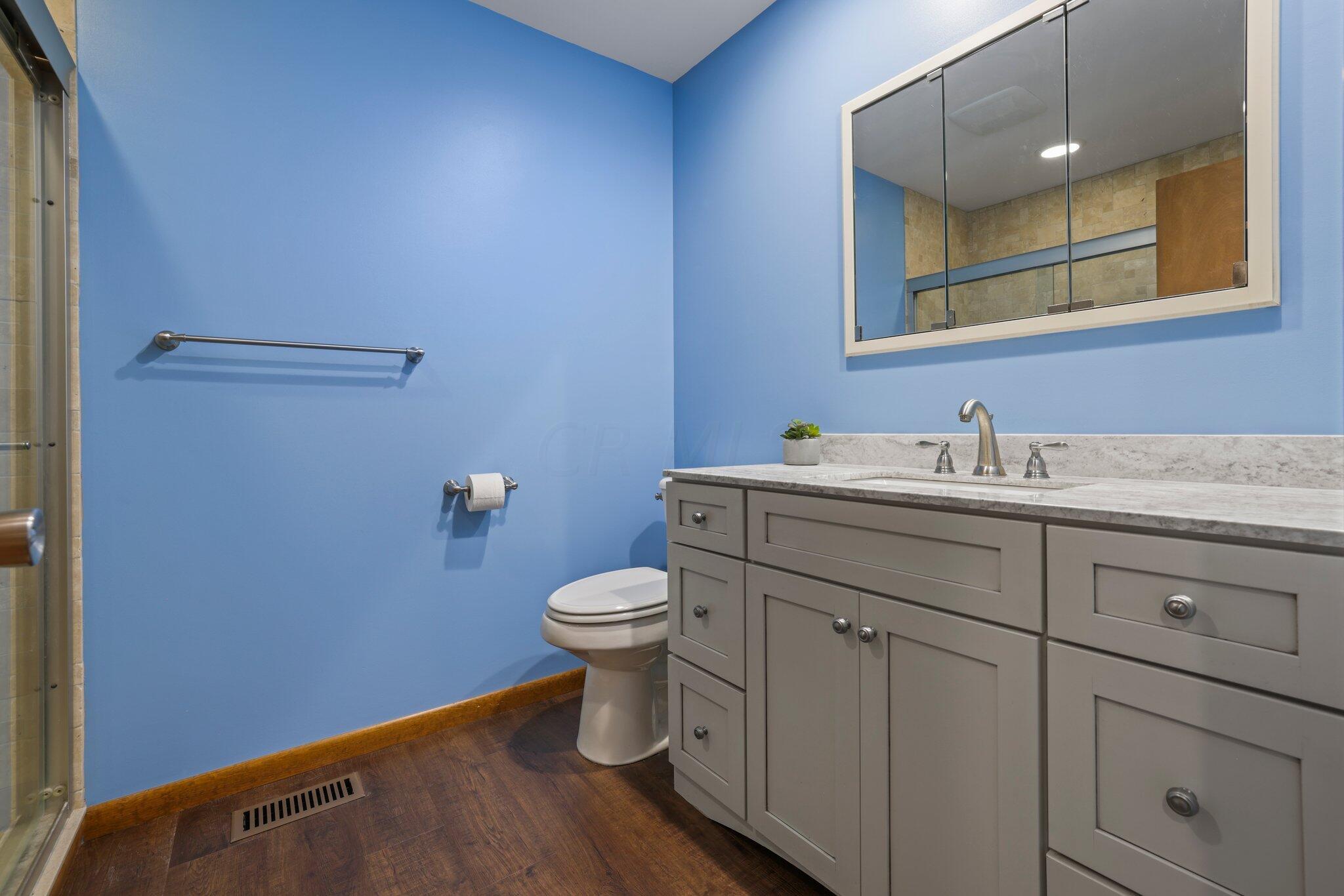 19940 Collins Road Marysville, OH 43040 - Photo 33 of 53 Hall Bath w/brand new vanity top