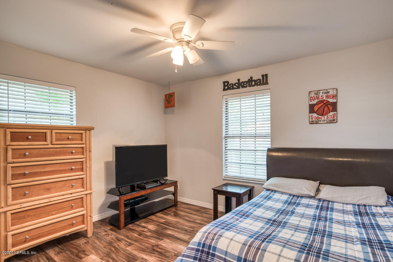 332 Shamrock Road St. Augustine, FL 32086 - Photo 16 of 26 a bedroom with two beds and a flat screen tv