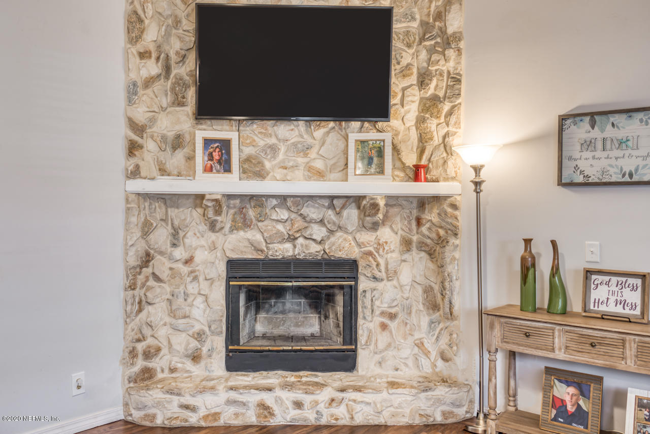 332 Shamrock Road St. Augustine, FL 32086 - Photo 6 of 26 a room with fireplace