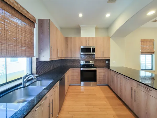 $2,495 | 2904 Chenevert Street, Unit F, Houston, TX 77004