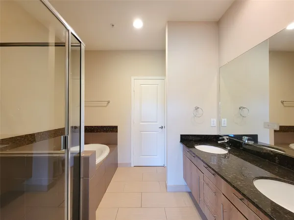 $2,495 | 2904 Chenevert Street, Unit F, Houston, TX 77004