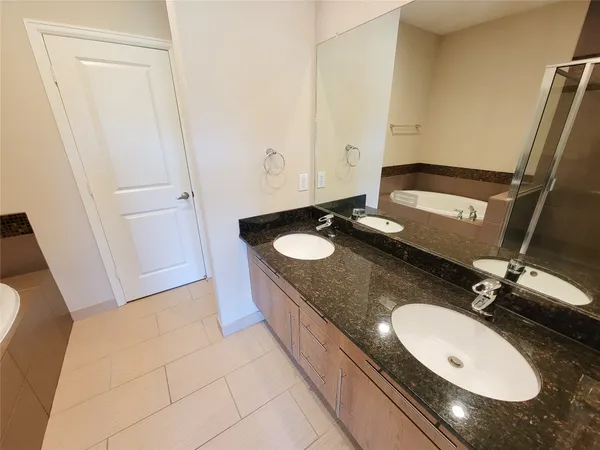 $2,495 | 2904 Chenevert Street, Unit F, Houston, TX 77004