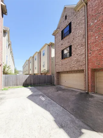 $2,495 | 2904 Chenevert Street, Unit F, Houston, TX 77004