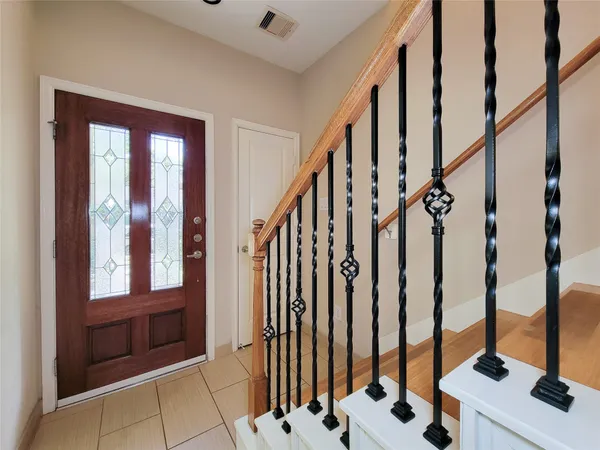 a view of entryway with a front door